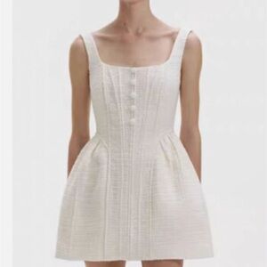 Elegant White Sleeveless Dress